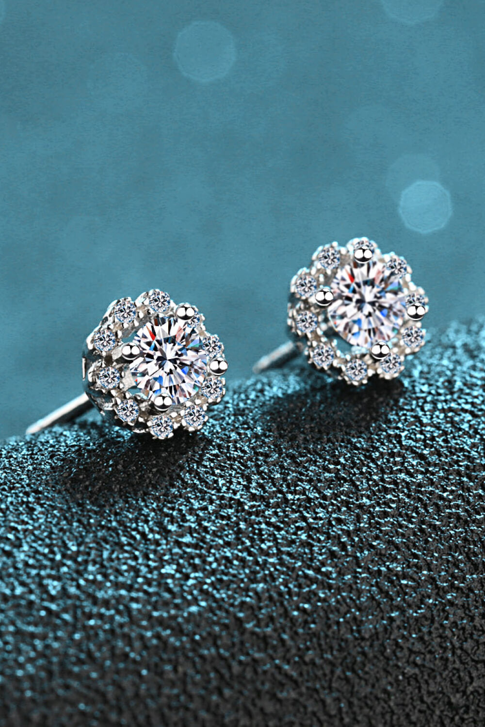 1 Carat Moissanite Floral-Shaped Stud Earrings - nailedmoms