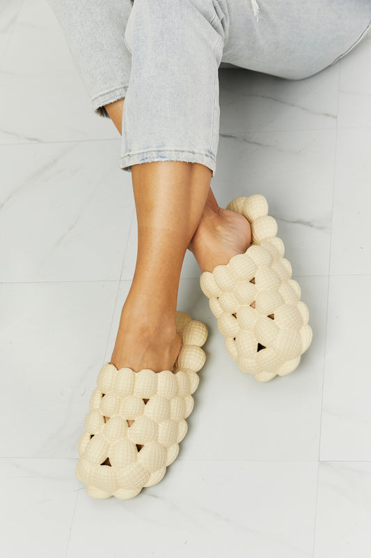 NOOK JOI Laid Back Bubble Slides in Khaki - nailedmoms