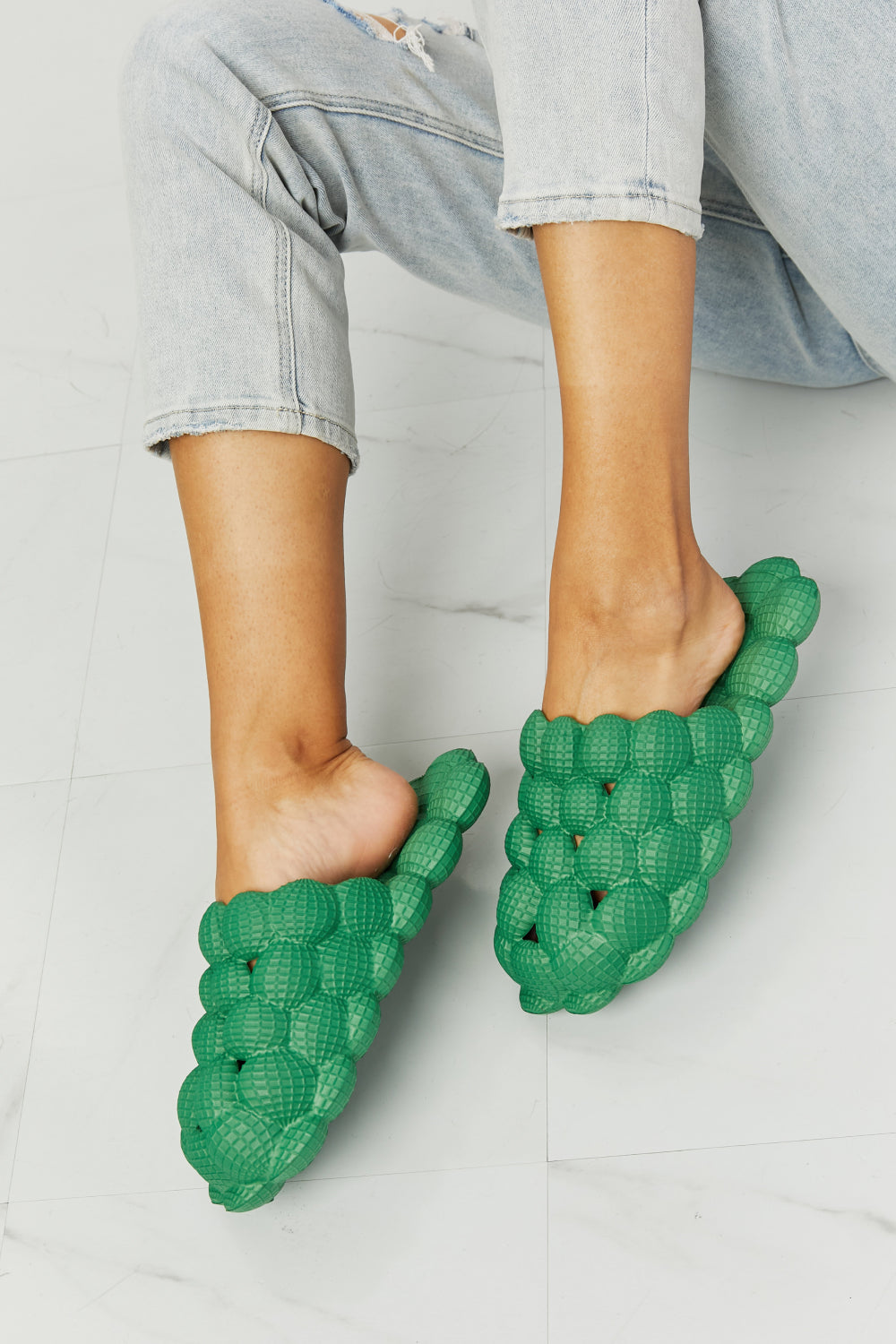 NOOK JOI Laid Back Bubble Slides in Green - nailedmoms