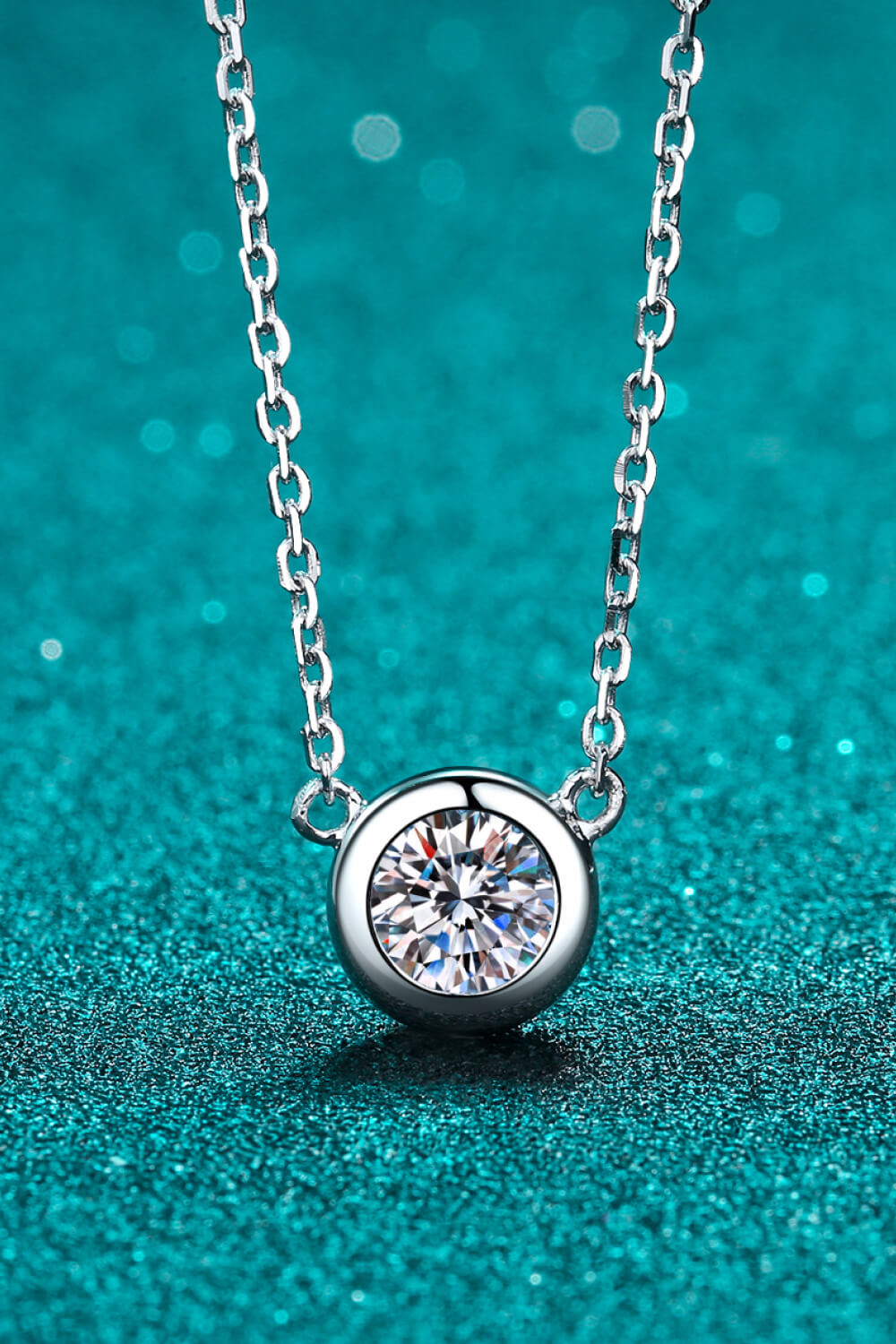Moissanite Round Pendant Chain Necklace - nailedmoms