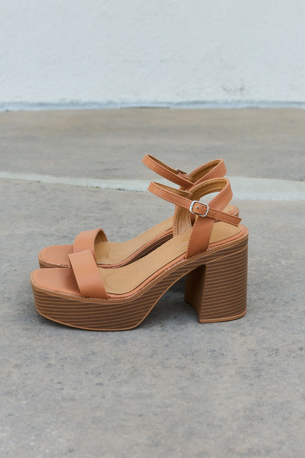 Weeboo Feel It Platform Heel Sandals - nailedmoms