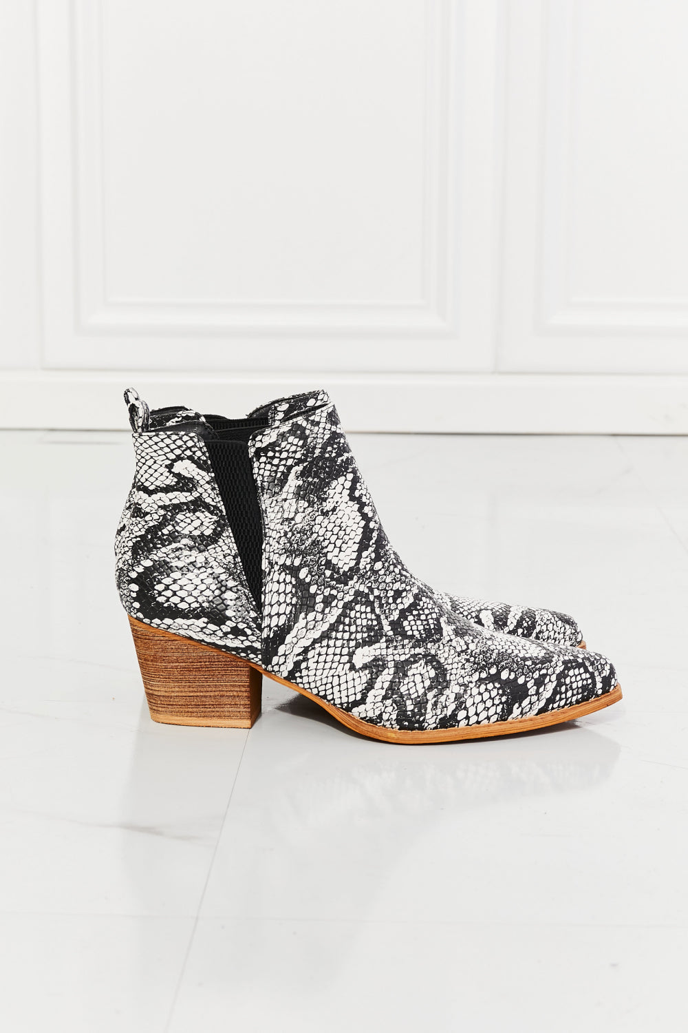 MMShoes Back At It Point Toe Bootie in Snakeskin - nailedmoms
