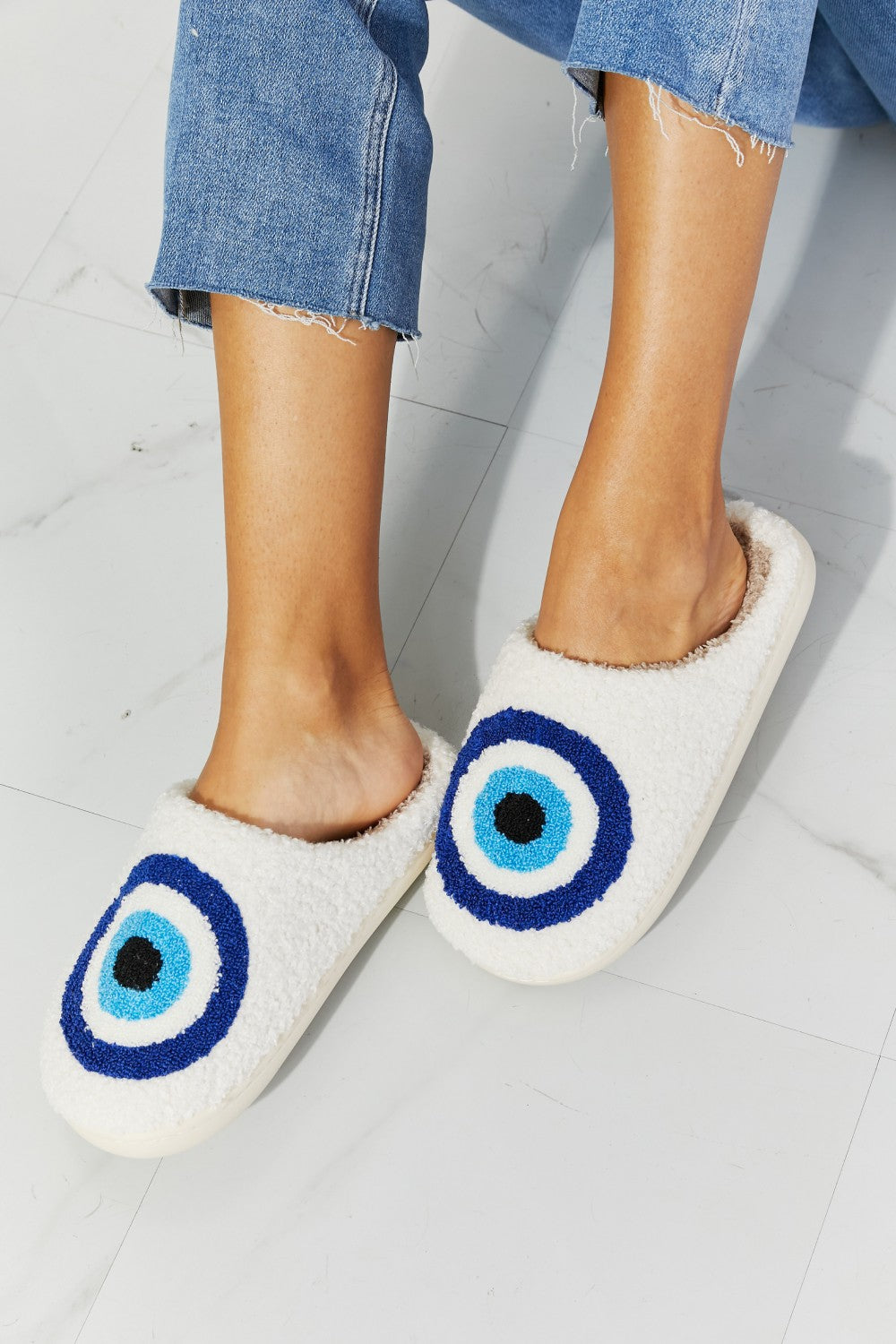 MMShoes Eye Plush Slipper - nailedmoms