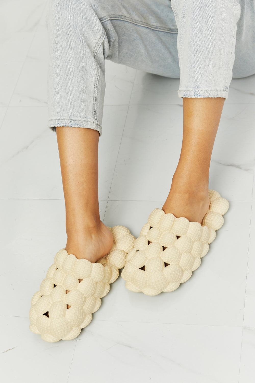 NOOK JOI Laid Back Bubble Slides in Khaki - nailedmoms