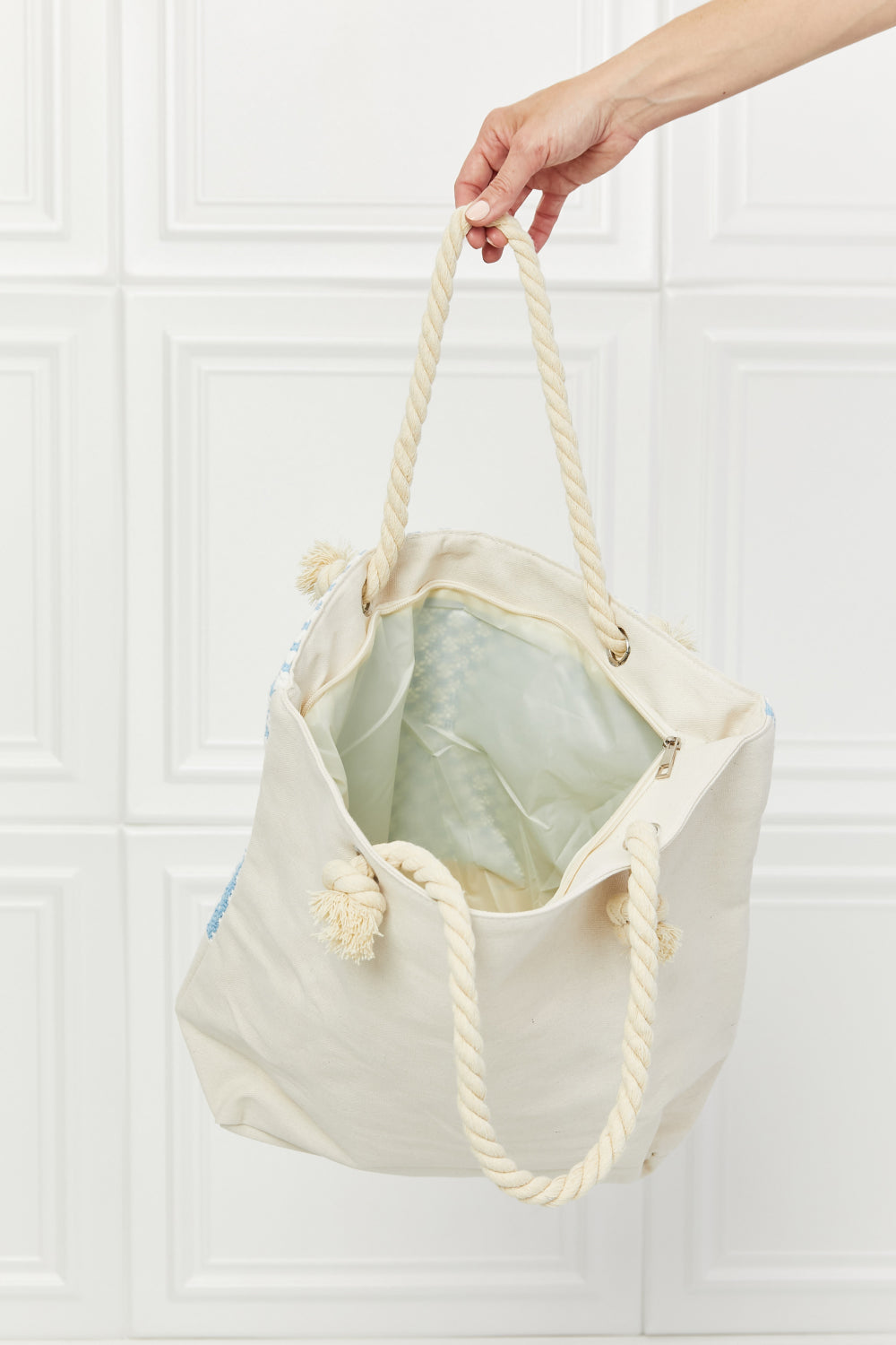 Justin Taylor Picnic Date Tassle Tote Bag - nailedmoms