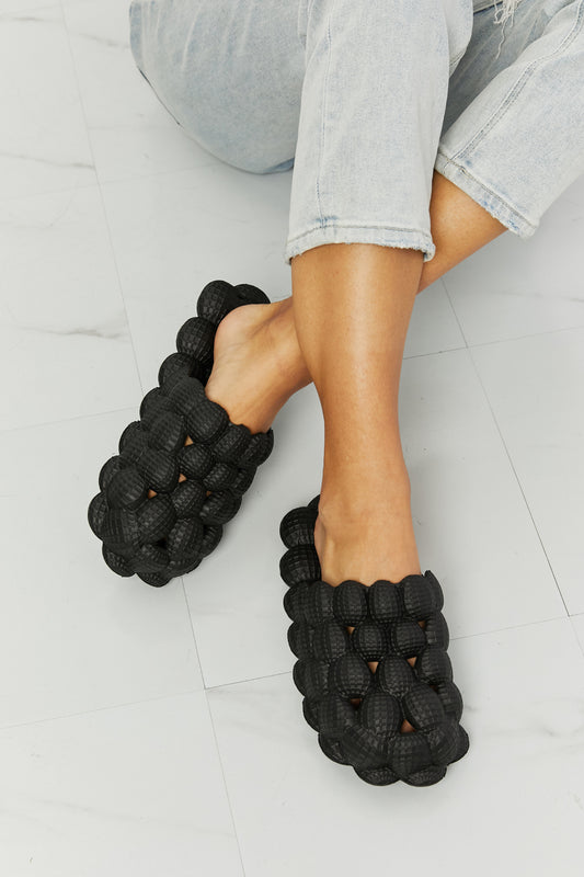 NOOK JOI Laid Back Bubble Slides in Black - nailedmoms