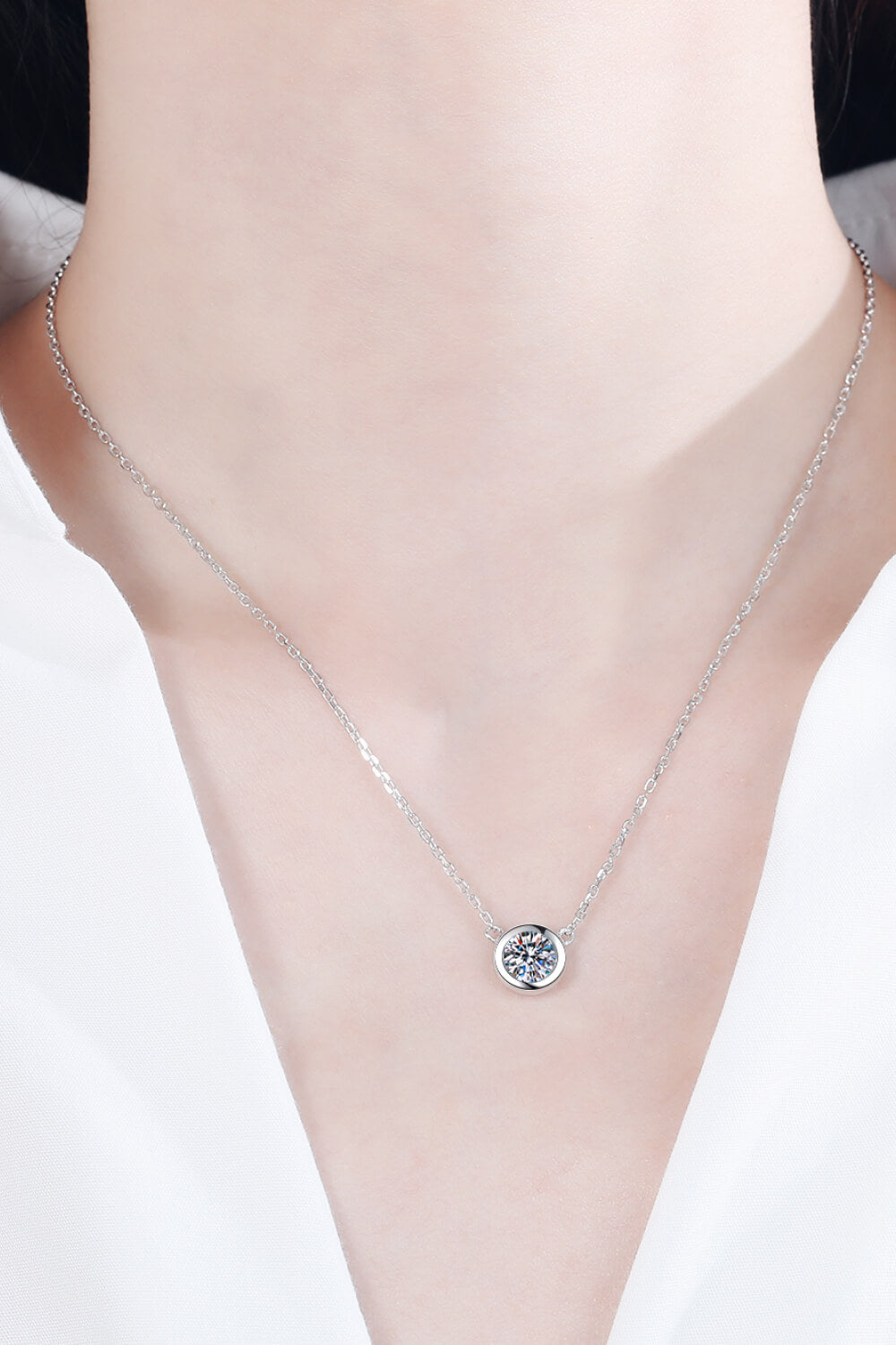 Moissanite Round Pendant Chain Necklace - nailedmoms