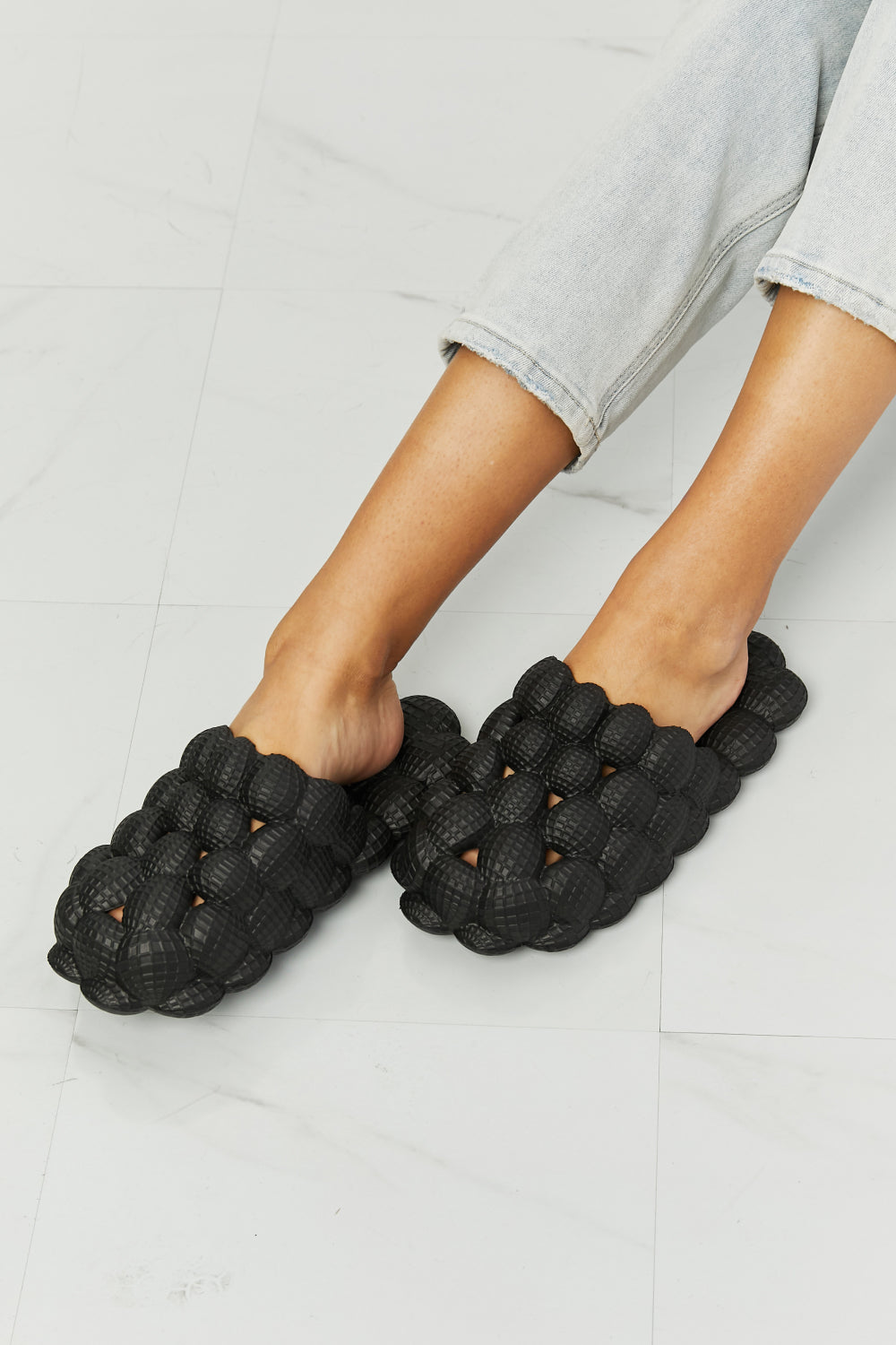 NOOK JOI Laid Back Bubble Slides in Black - nailedmoms