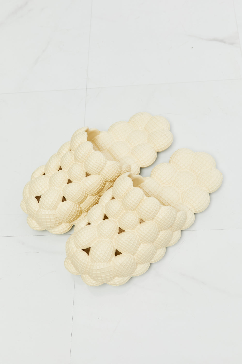 NOOK JOI Laid Back Bubble Slides in Khaki - nailedmoms
