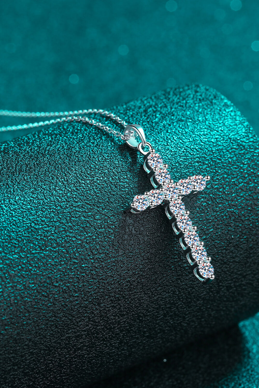 Moissanite Cross Pendant Chain Necklace - nailedmoms