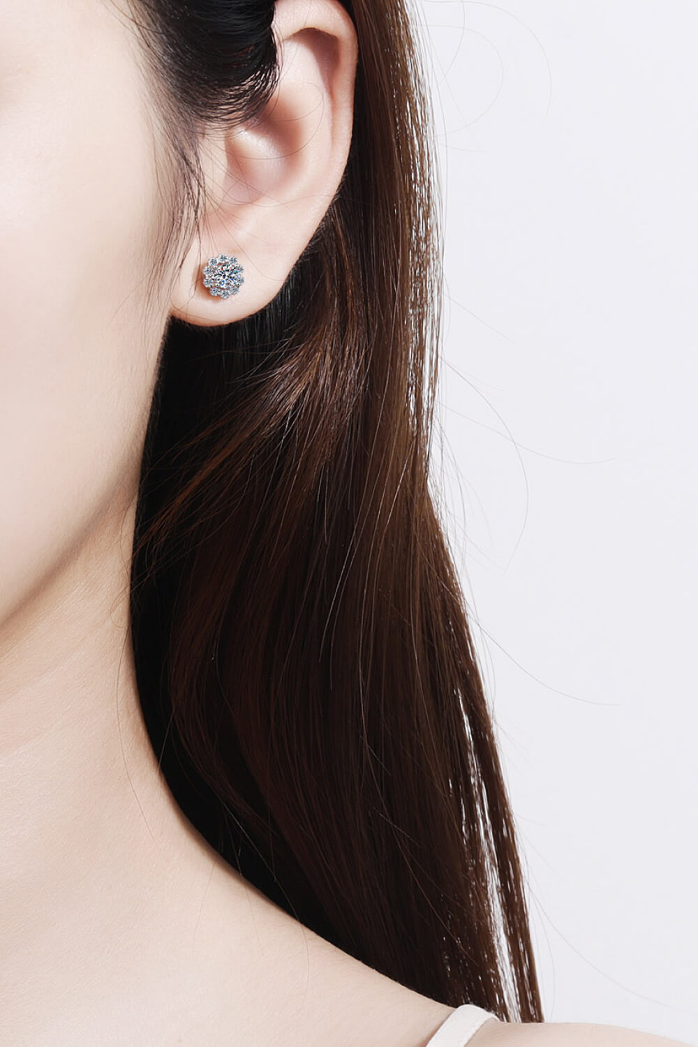 1 Carat Moissanite Floral-Shaped Stud Earrings - nailedmoms
