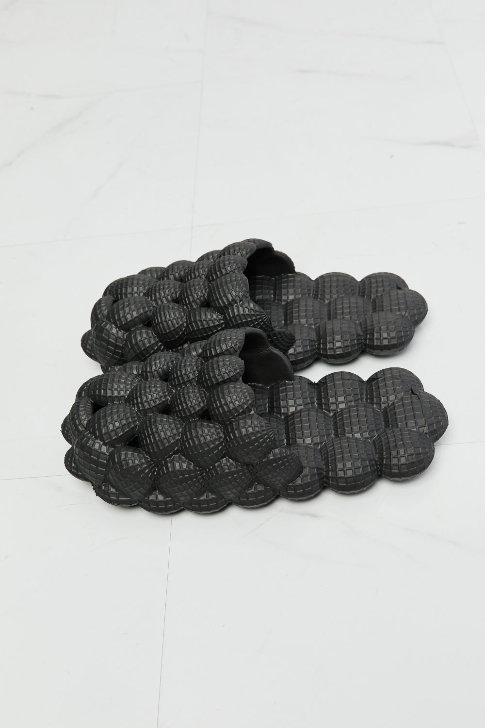 NOOK JOI Laid Back Bubble Slides in Black - nailedmoms