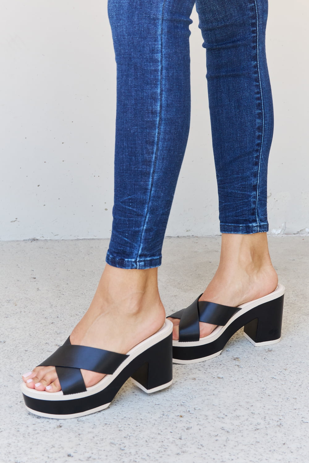Weeboo Cherish The Moments Contrast Platform Sandals in Black - nailedmoms