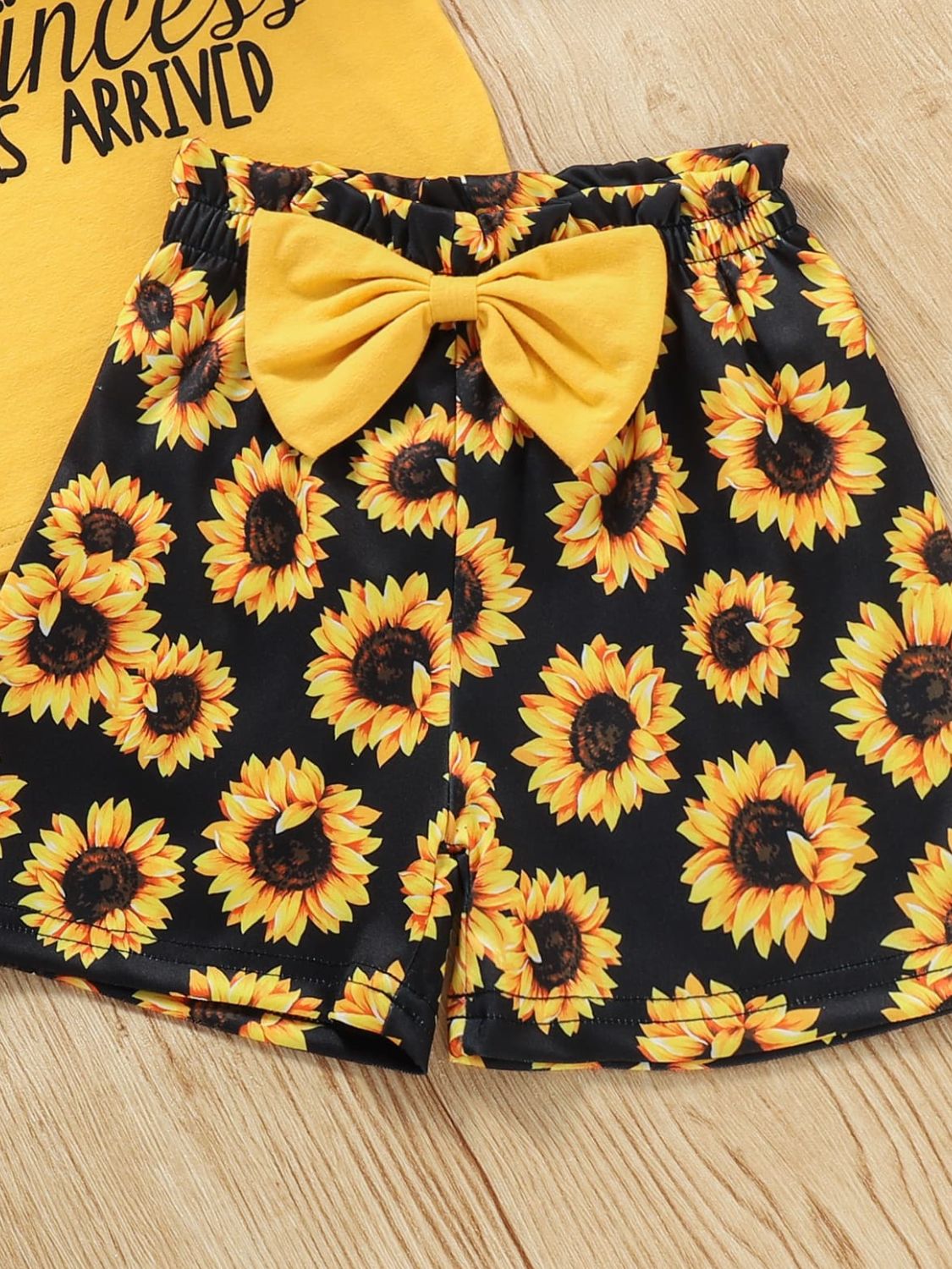 Girls Slogan Graphic Top and Sunflower Print Shorts Set - nailedmoms