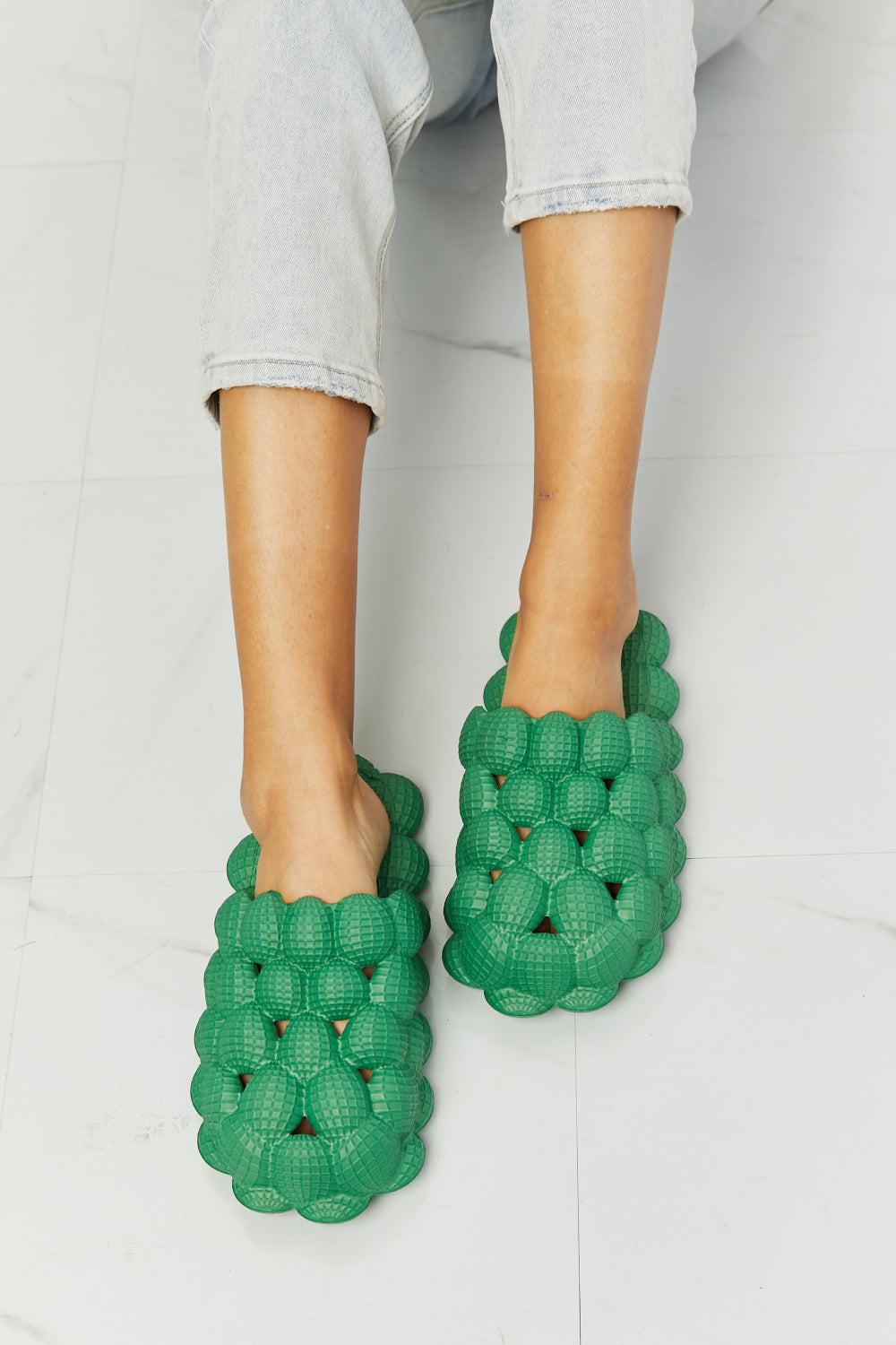 NOOK JOI Laid Back Bubble Slides in Green - nailedmoms
