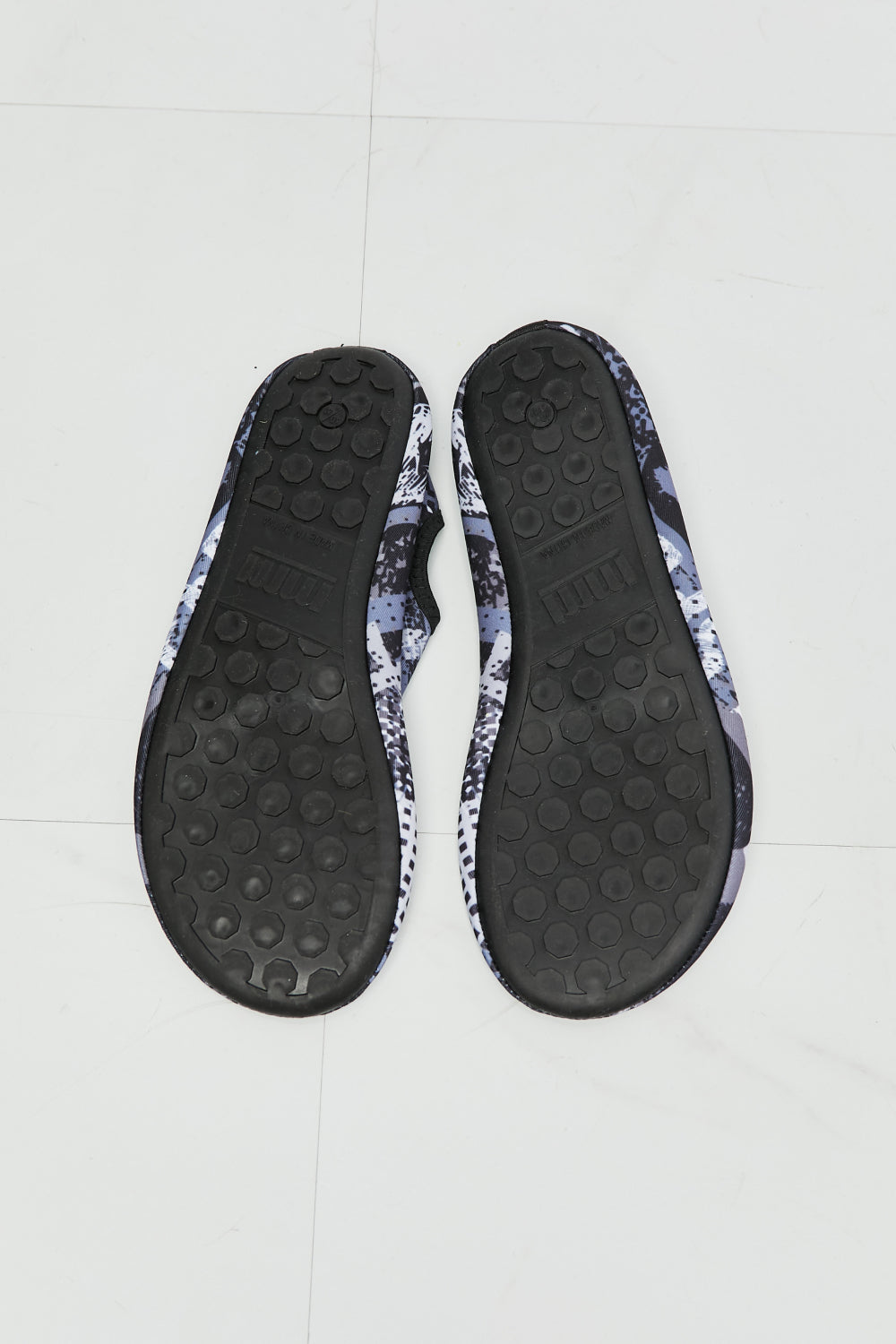 MMshoes On The Shore Water Shoes in Black Pattern - nailedmoms