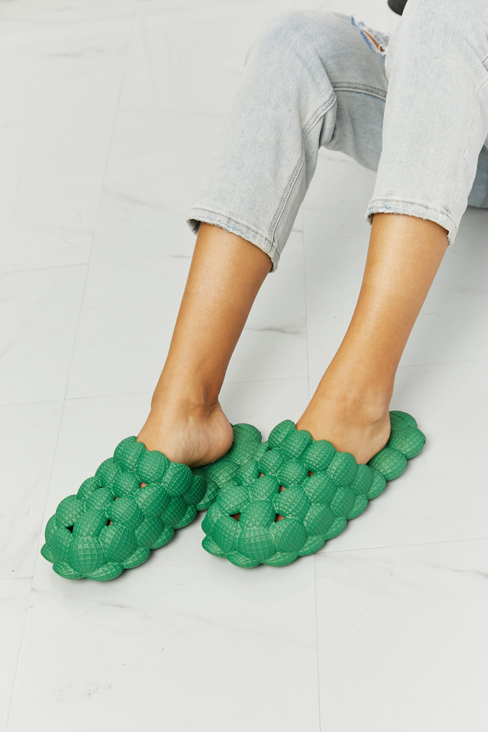 NOOK JOI Laid Back Bubble Slides in Green - nailedmoms
