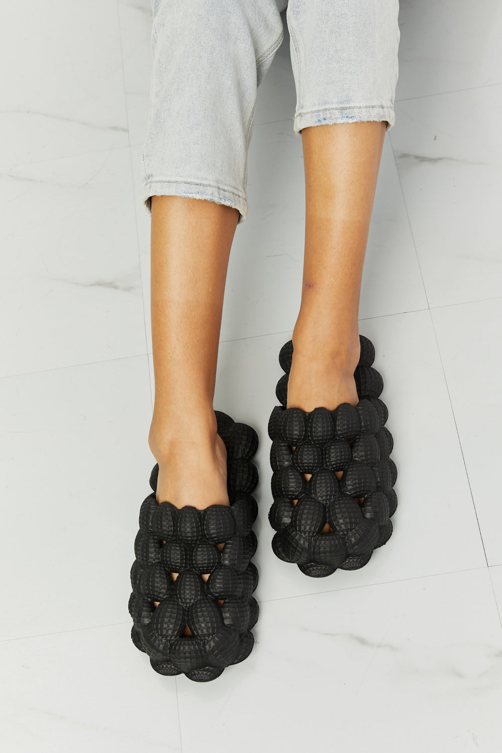 NOOK JOI Laid Back Bubble Slides in Black - nailedmoms
