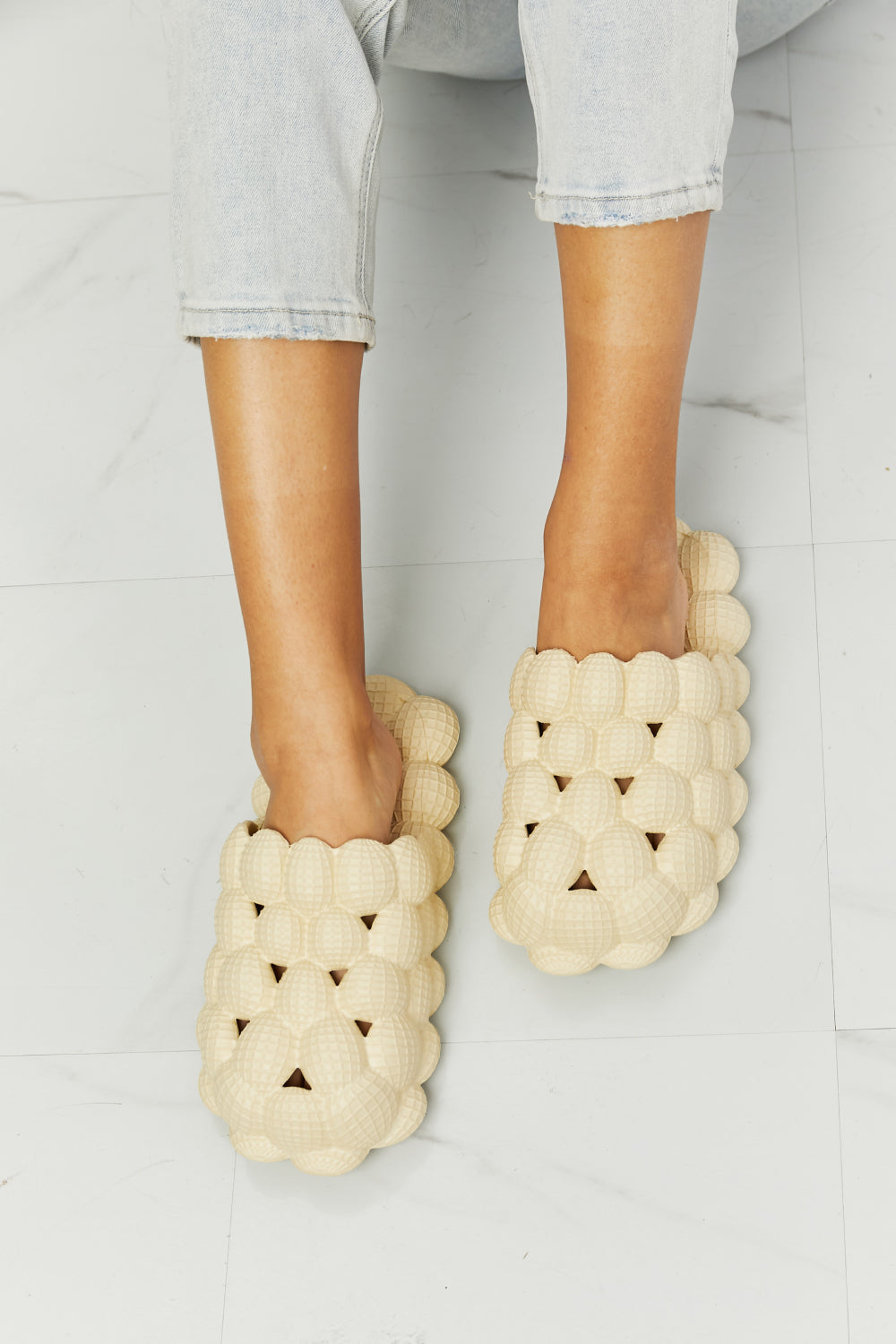 NOOK JOI Laid Back Bubble Slides in Khaki - nailedmoms