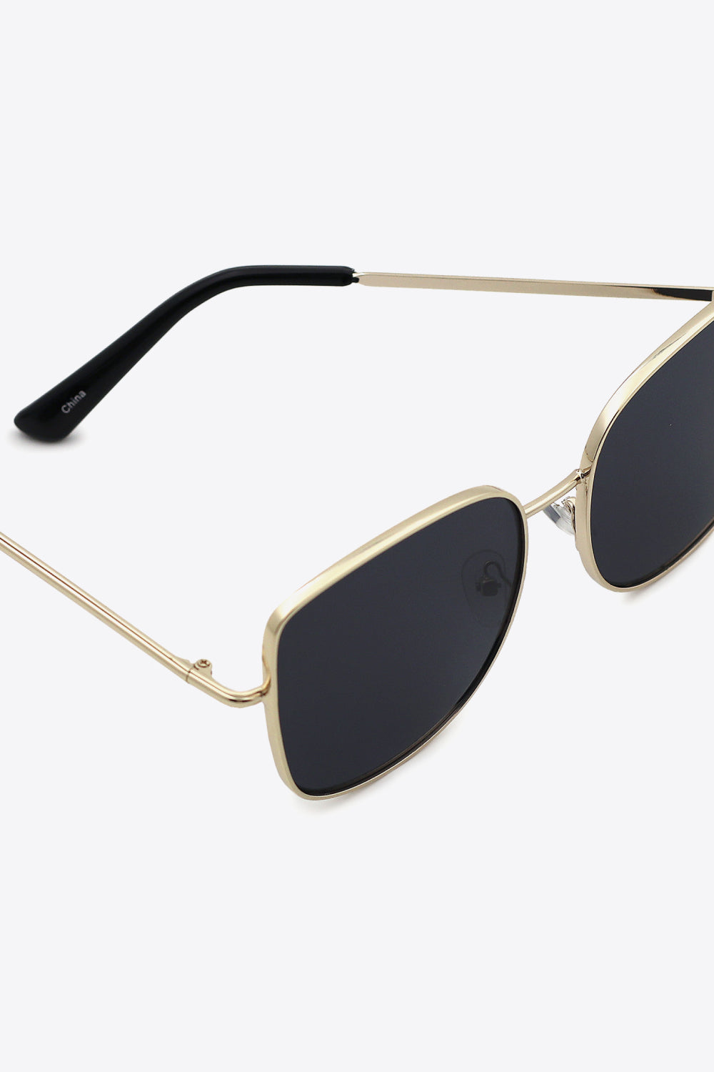 Metal Frame Wayfarer Sunglasses - nailedmoms