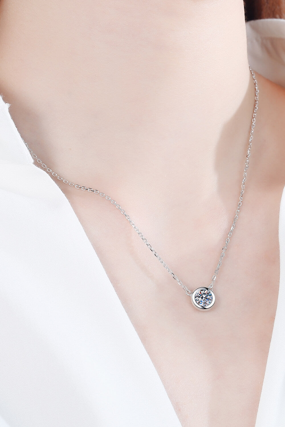 Moissanite Round Pendant Chain Necklace - nailedmoms