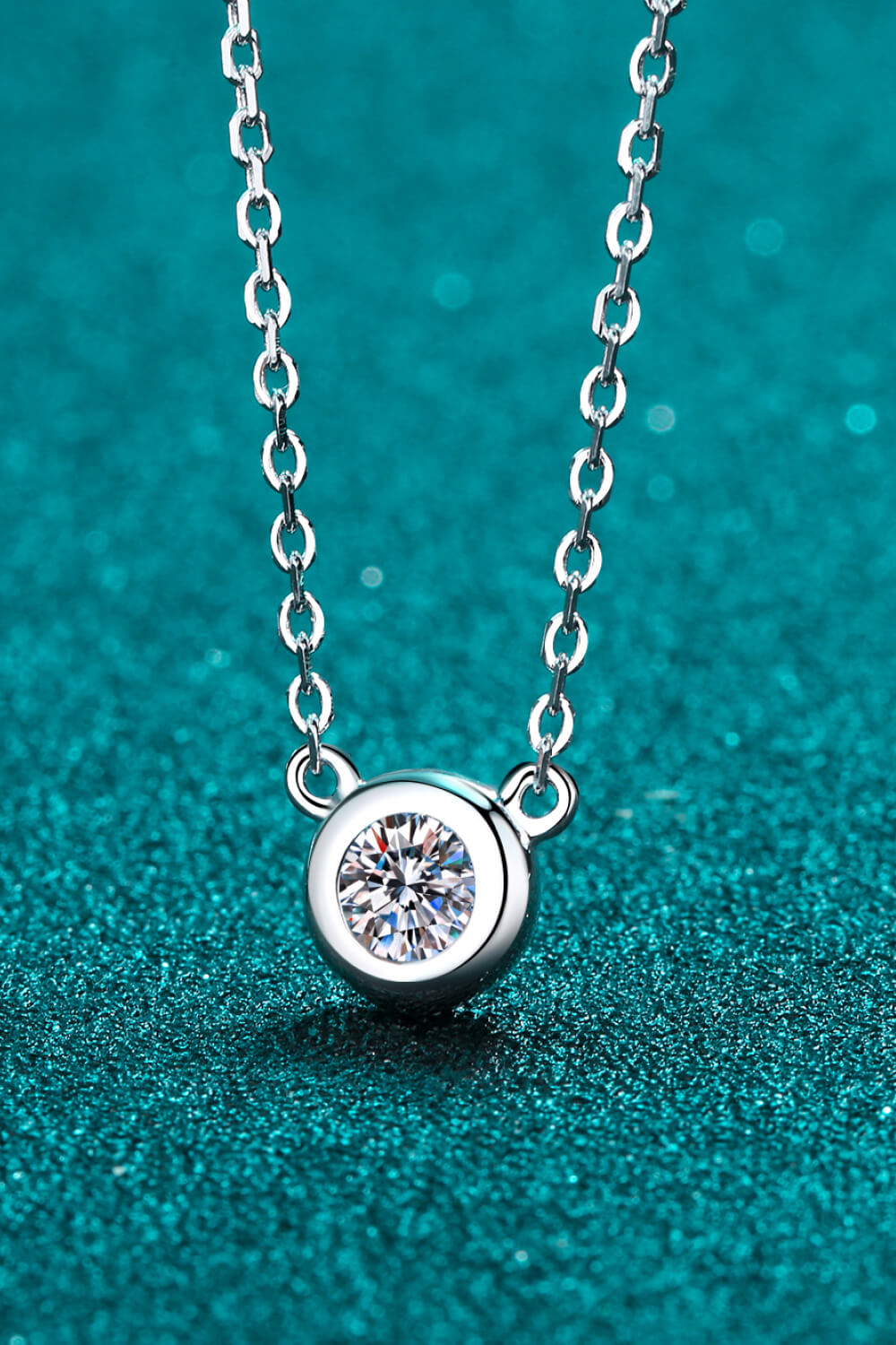 Moissanite Round Pendant Chain Necklace - nailedmoms