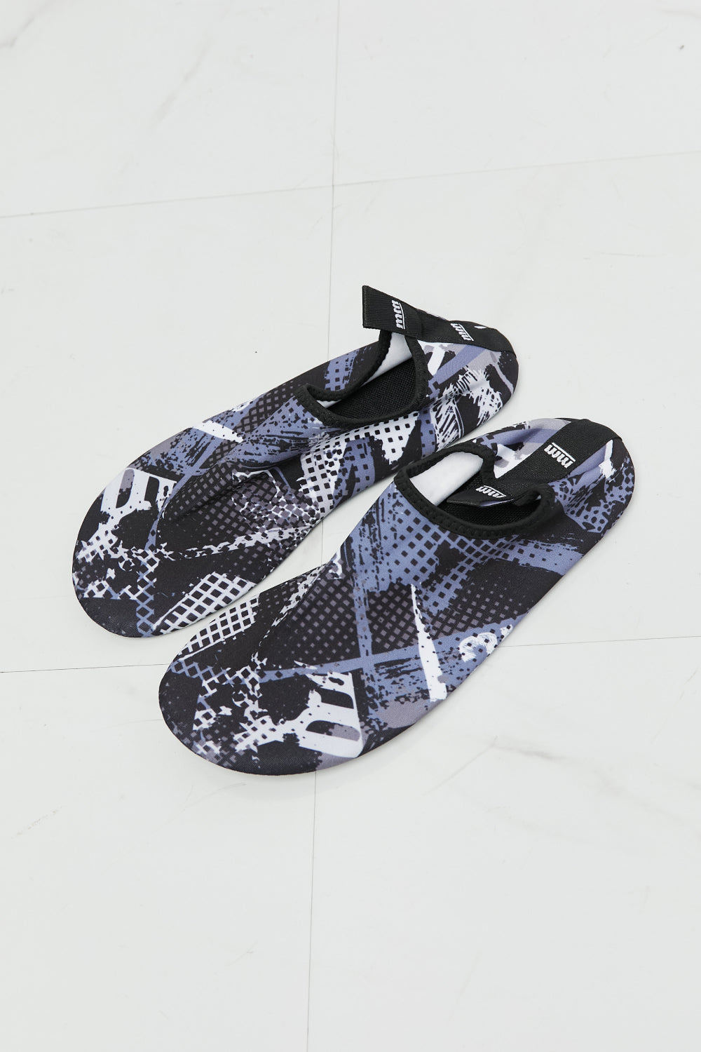 MMshoes On The Shore Water Shoes in Black Pattern - nailedmoms
