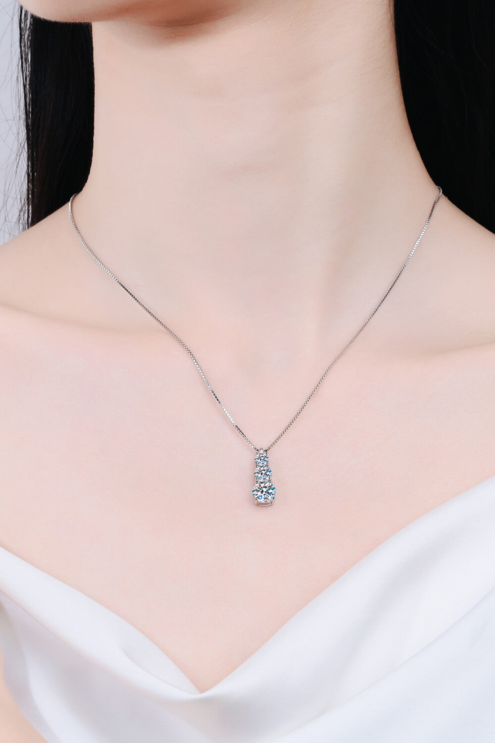 1.8 Carat Moissanite Triple-Pendant Necklace - nailedmoms
