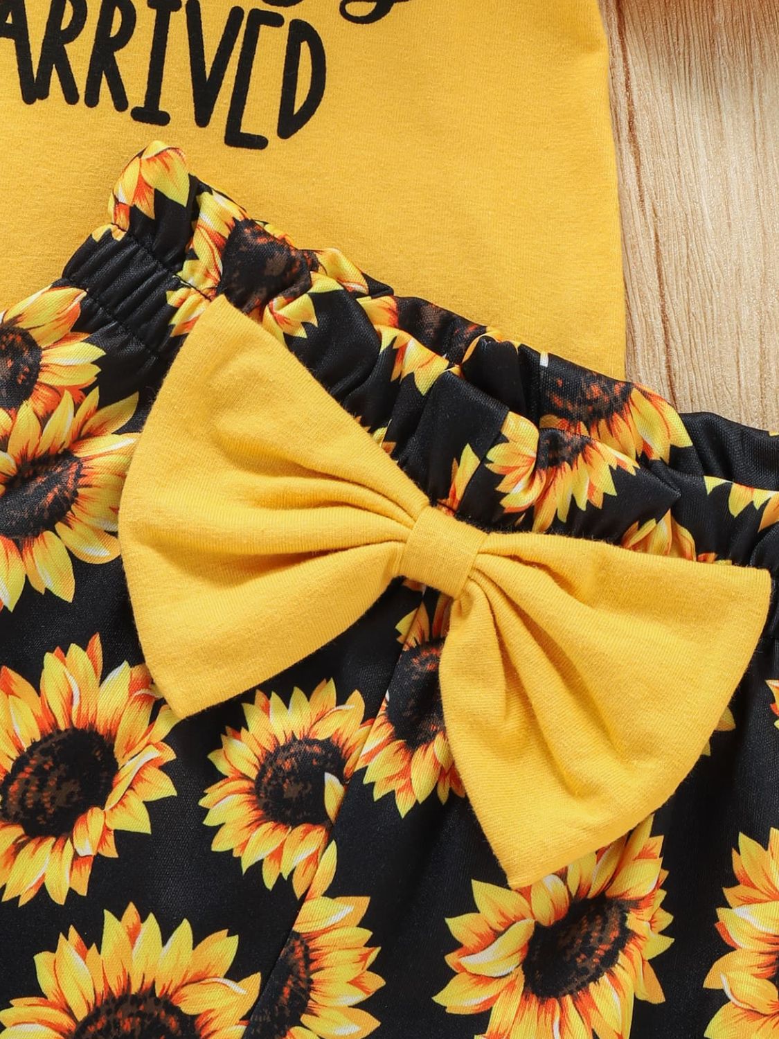 Girls Slogan Graphic Top and Sunflower Print Shorts Set - nailedmoms
