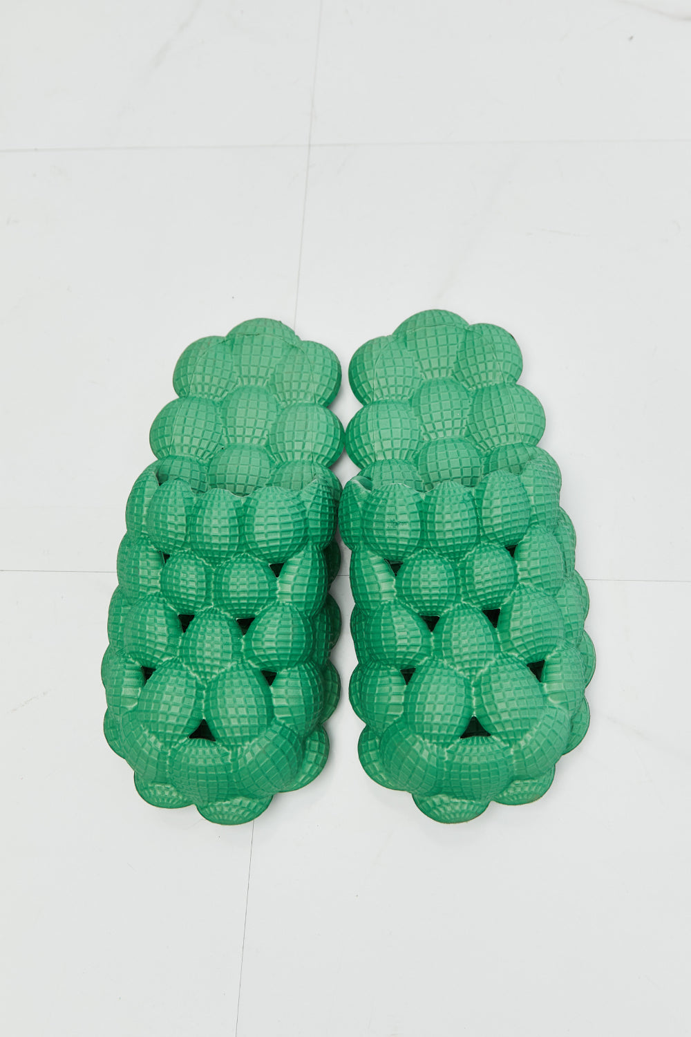 NOOK JOI Laid Back Bubble Slides in Green - nailedmoms