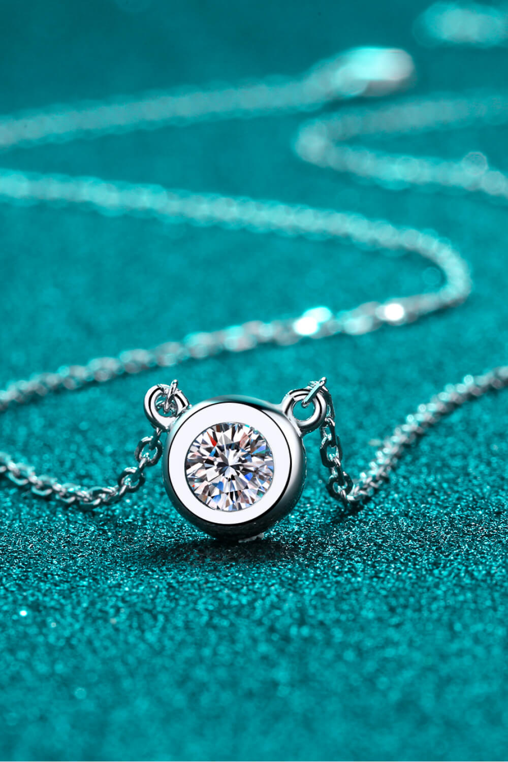 Moissanite Round Pendant Chain Necklace - nailedmoms