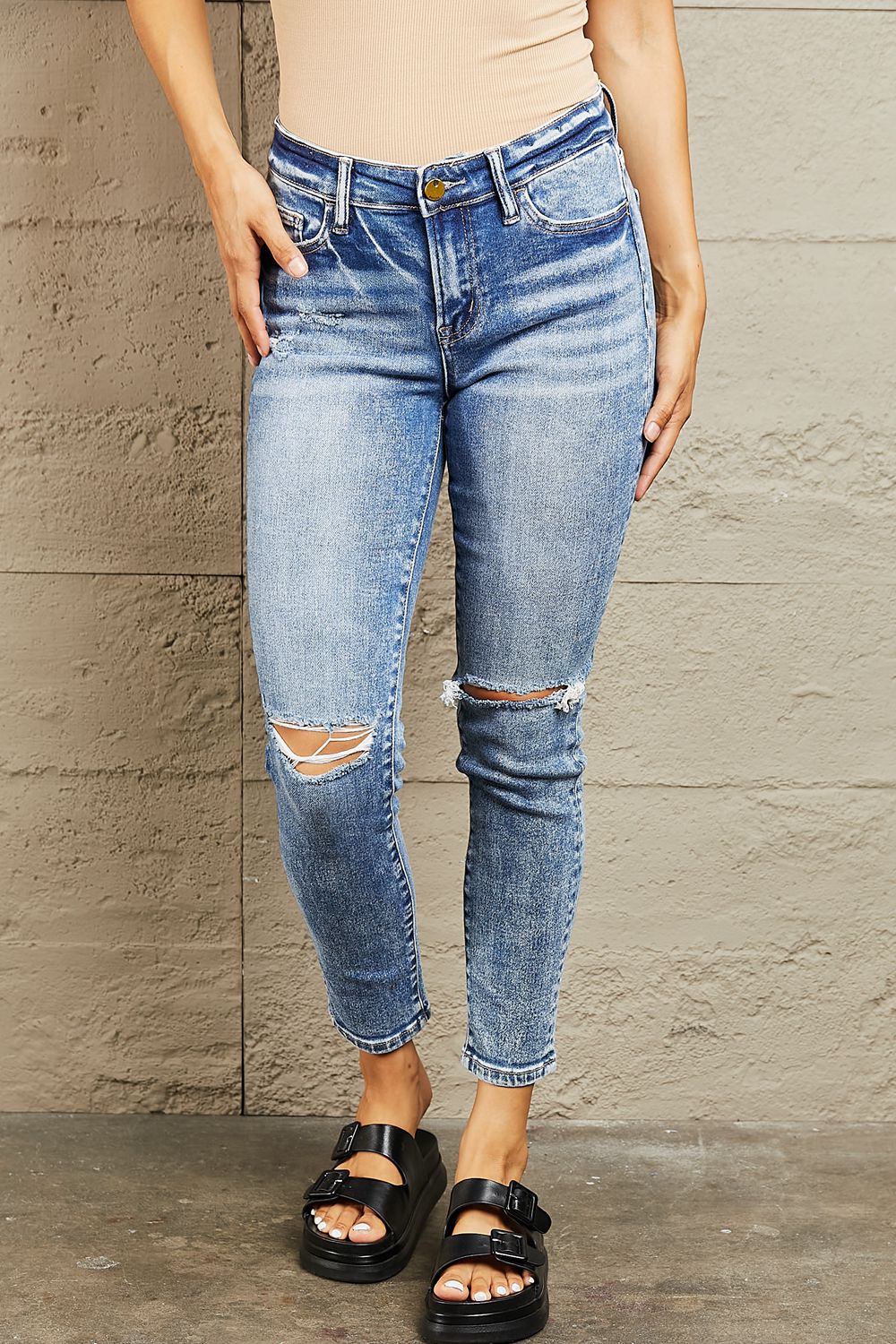 BAYEAS Mid Rise Distressed Skinny Jeans - nailedmoms