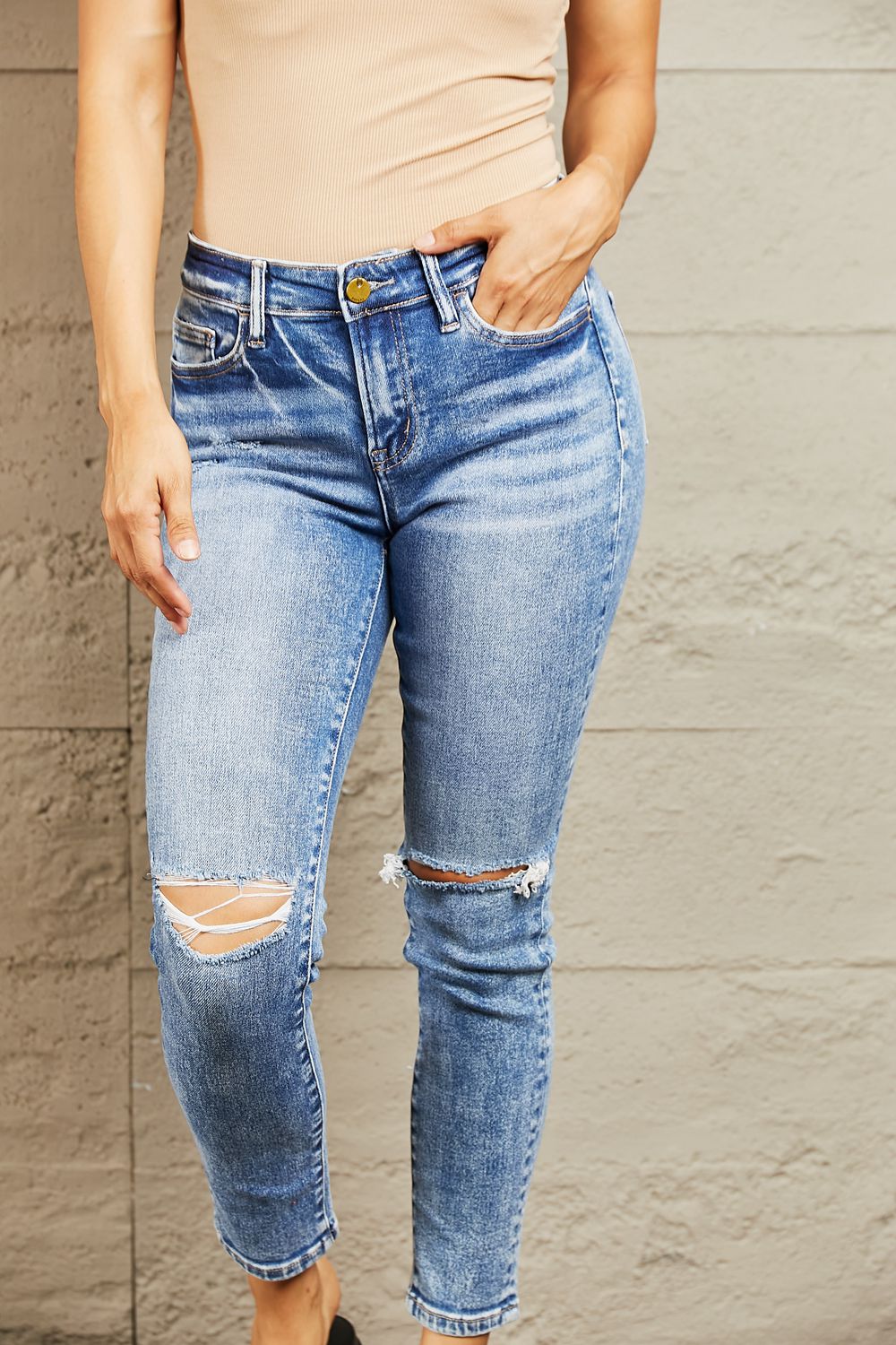 BAYEAS Mid Rise Distressed Skinny Jeans - nailedmoms