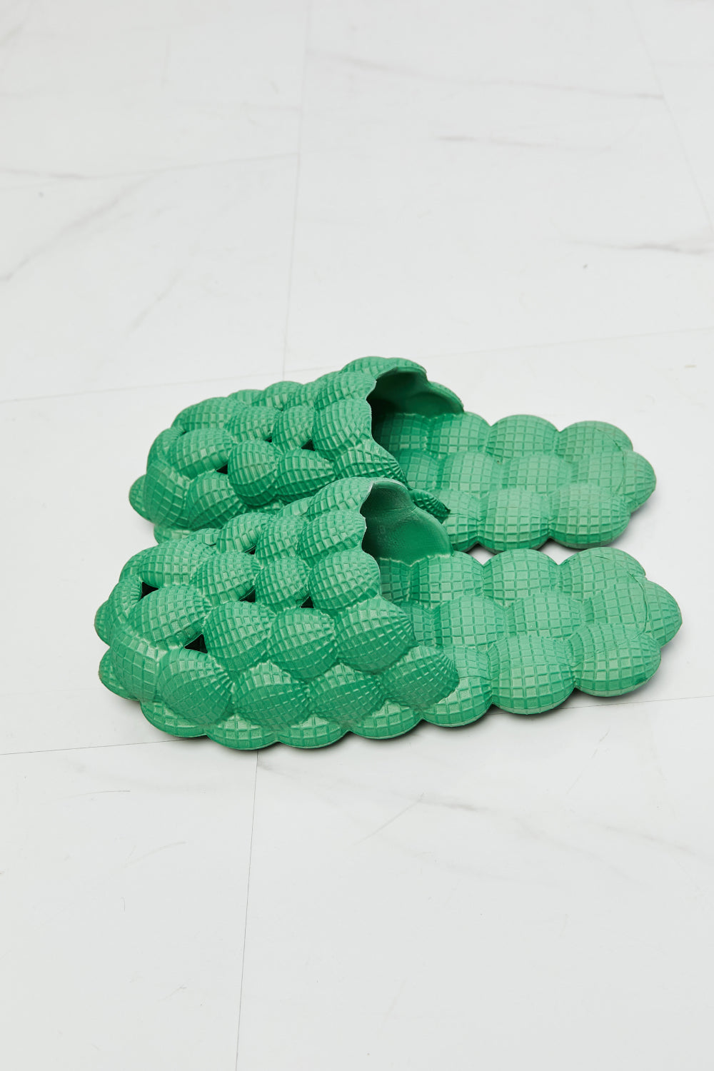 NOOK JOI Laid Back Bubble Slides in Green - nailedmoms