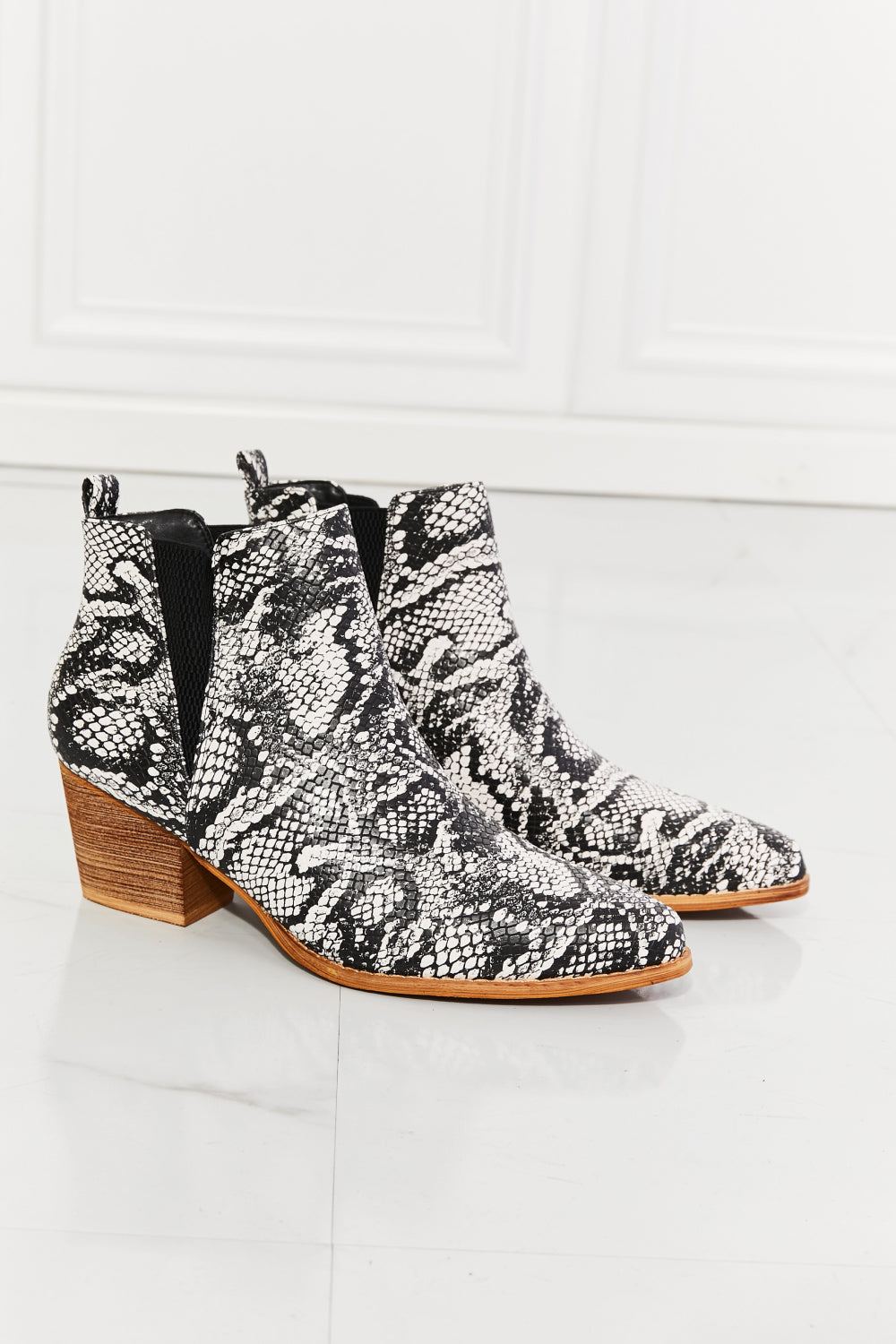 MMShoes Back At It Point Toe Bootie in Snakeskin - nailedmoms
